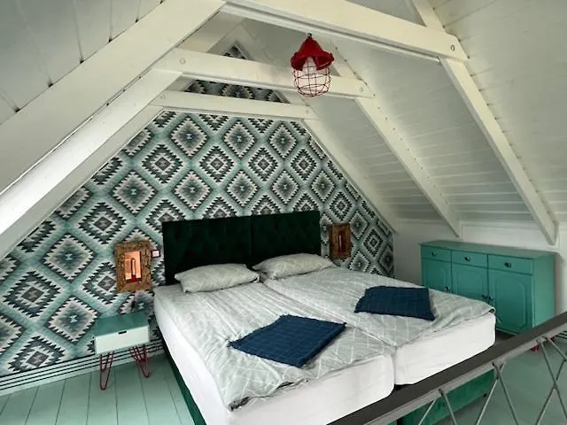 Semesterbostad Stodola I Stolarnia Galezow